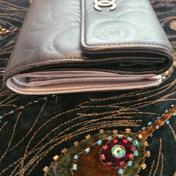 Chanel Camelia Wallet - Picture 3 of 9